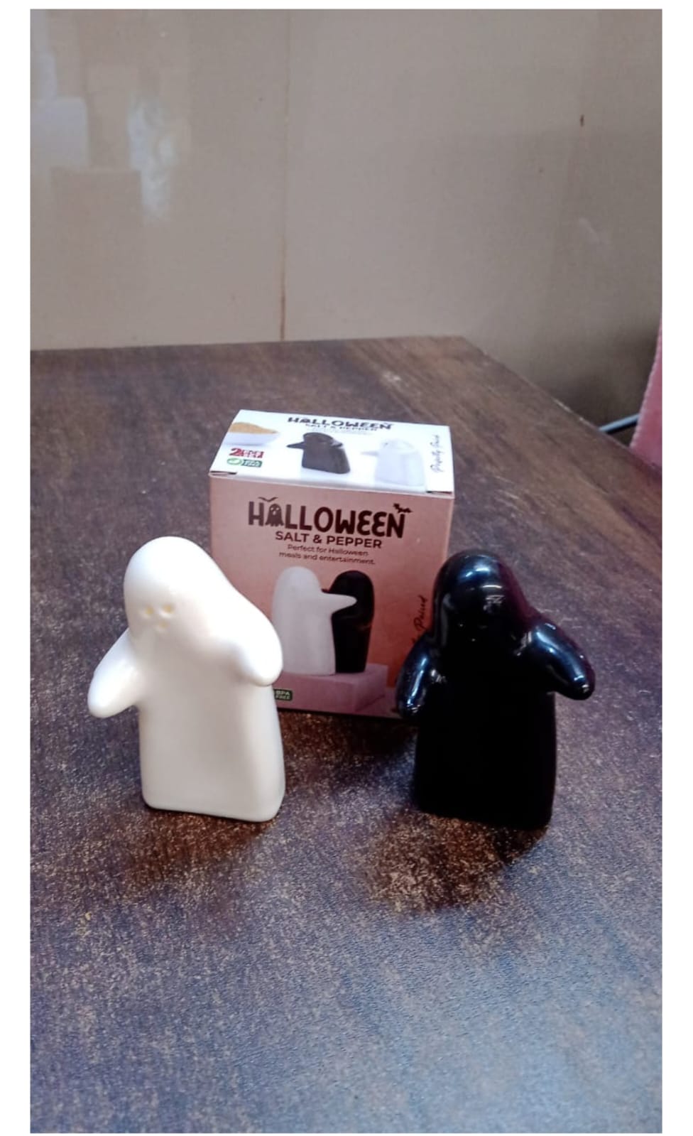 Livora  Salt And Pepper Seasoning And Spice Shakers Cute Plastic (set of 2)