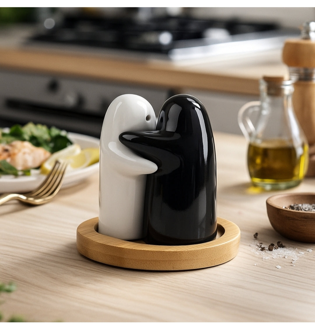 Livora  Salt And Pepper Seasoning And Spice Shakers Cute Plastic (set of 2)